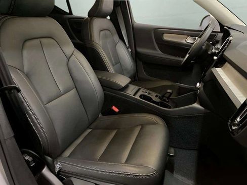 Used 2025 Volvo XC40 B5 Core image 80