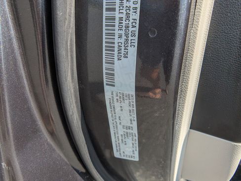 Used 2023 Chrysler Pacifica Touring-L FWD image 17