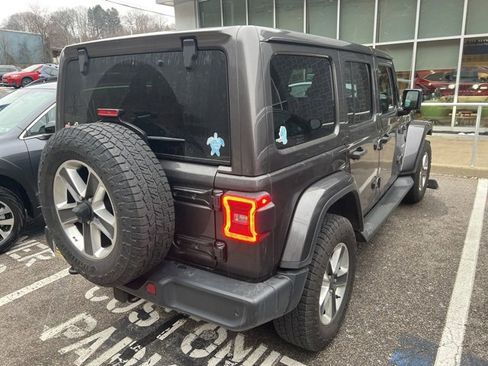 Used 2019 Jeep Wrangler Unlimited Sahara image 5