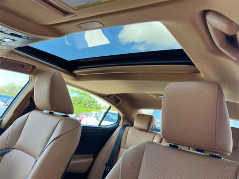 Certified 2025 Lexus ES 300h w/ Premium Package image 18