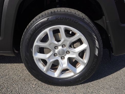 Used 2017 Jeep Renegade Latitude AWD/4WD image 10