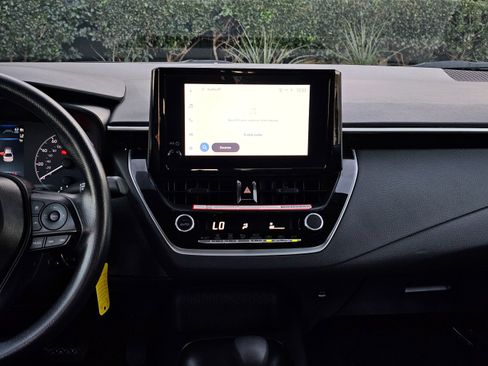 Used 2025 Toyota Corolla LE image 22