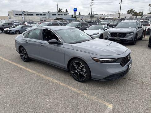 Used 2023 Honda Accord Sport image 2