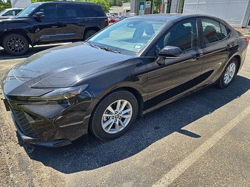 Used 2025 Toyota Camry LE FWD image 11