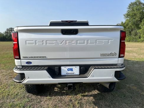 Used 2024 Chevrolet Silverado 2500 High Country w/ High Country Premium Package AWD/4WD image 6
