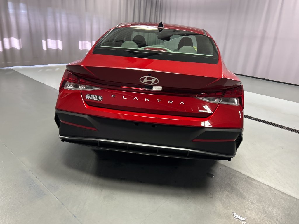 Used 2025 Hyundai Elantra Hybrid FWD image 6