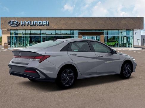 Used 2026 Hyundai Elantra Sport FWD image 8