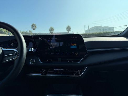 Used 2025 Chevrolet Equinox LT image 18