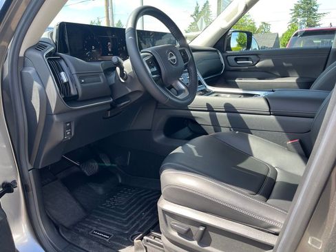 Used 2025 Nissan Armada SV AWD/4WD image 11