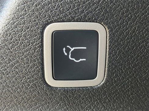 New 2026 Chrysler Pacifica Limited w/ Uconnect Theater Family Group image 15