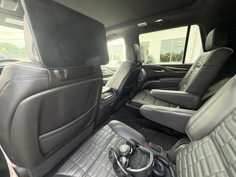 Used 2024 Cadillac Escalade Sport Platinum w/ LPO, ONYX Package AWD/4WD image 12