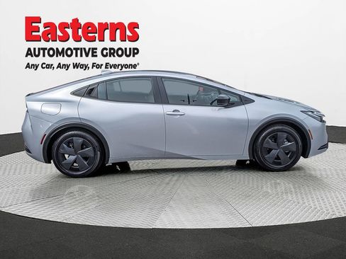 Used 2025 Toyota Prius Plug-In Hybrid image 4