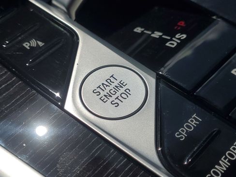 Used 2025 BMW X6 xDrive40i w/ Premium Package image 31