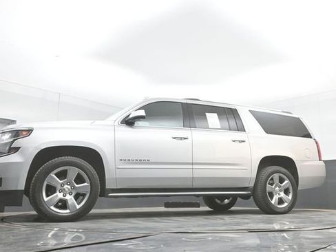 Used 2020 Chevrolet Suburban Premier AWD/4WD image 49