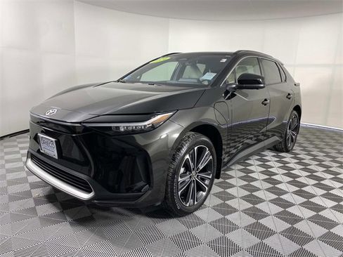 Used 2024 Toyota bZ4X Limited image 4