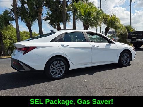Used 2024 Hyundai Elantra SEL FWD image 7