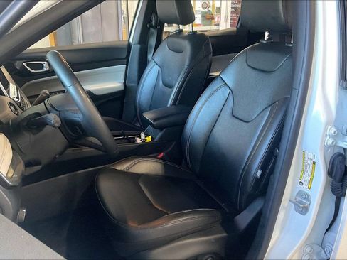 Used 2025 Jeep Compass Limited AWD/4WD image 3