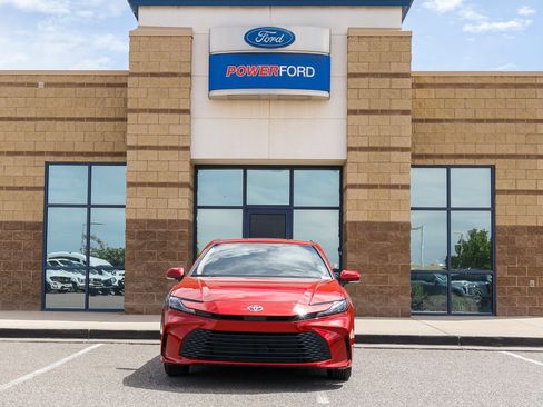 Used 2025 Toyota Camry LE FWD image 3