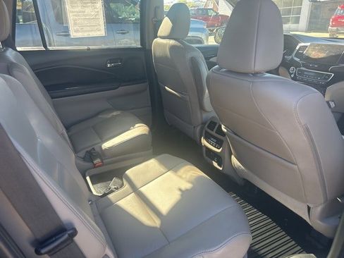 Used 2021 Honda Pilot Touring image 12
