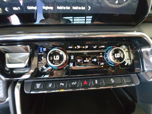 Certified 2024 GMC Sierra 2500 Denali Ultimate AWD/4WD image 17