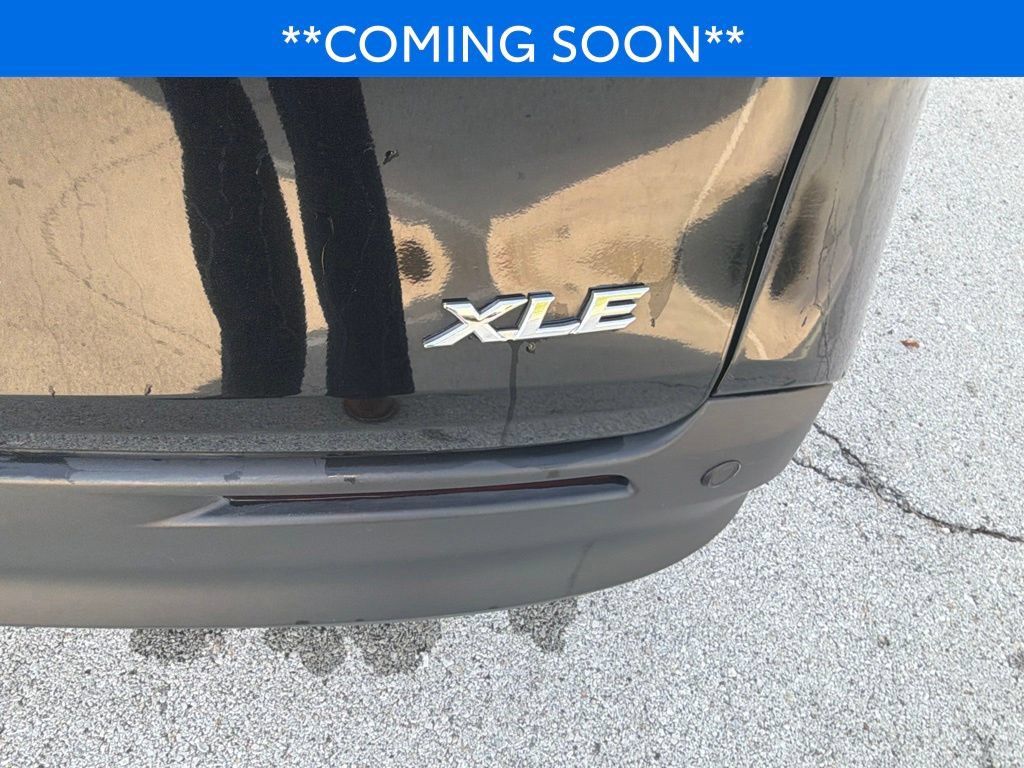 Used 2025 Toyota Sienna XLE FWD image 18
