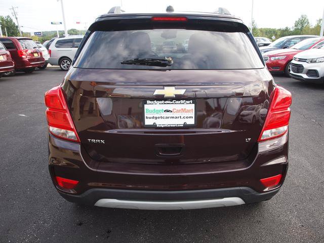 Used 2020 Chevrolet Trax LT w/ LT Convenience Package FWD image 2