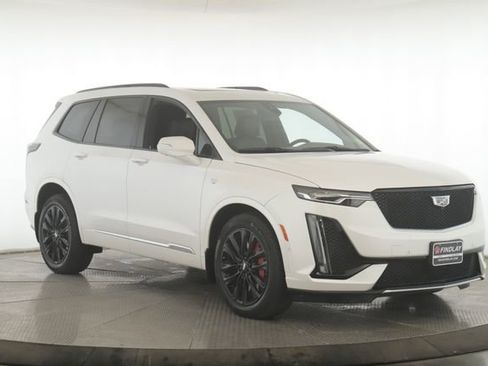 Used 2022 Cadillac XT6 Sport w/ Technology Package image 2