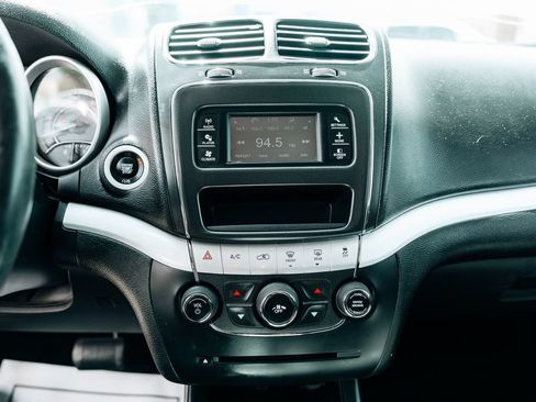 Used 2018 Dodge Journey SXT w/ Connectivity Group FWD image 22