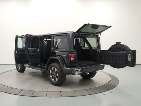 Used 2019 Jeep Wrangler Unlimited Sahara AWD/4WD image 13