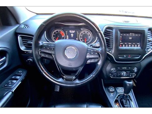 Used 2019 Jeep Cherokee Latitude Plus AWD/4WD image 5