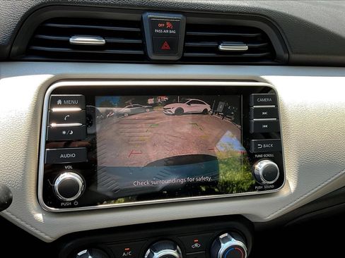 Used 2022 Nissan Versa SV FWD image 12
