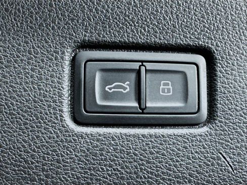 Used 2017 Audi Q7 3.0T Prestige image 31