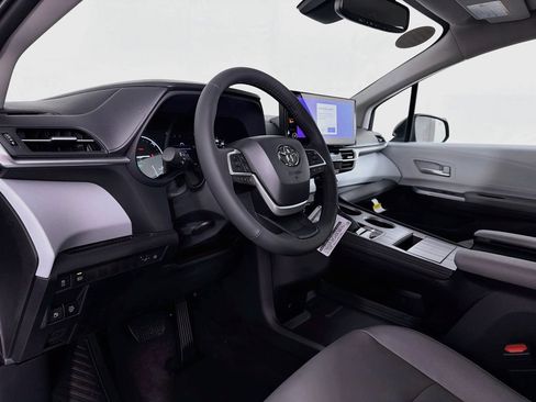 New 2026 Toyota Sienna XLE FWD image 13