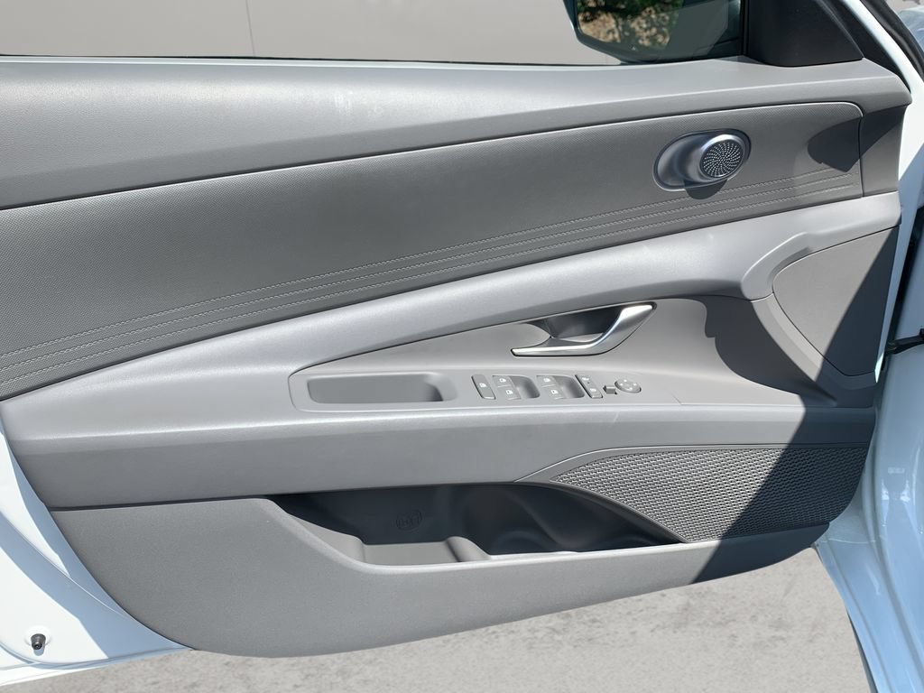 Certified 2026 Hyundai Elantra SE w/ Cargo Package FWD image 11