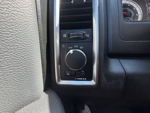 Used 2022 RAM 1500 Classic SLT AWD/4WD image 19