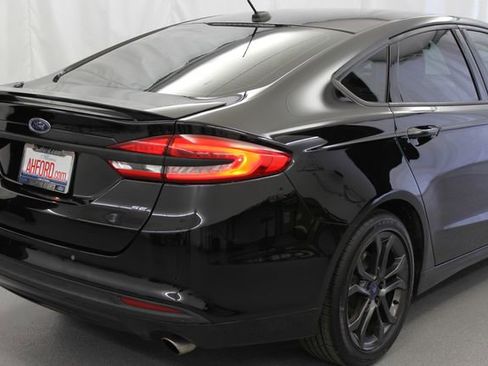 Used 2018 Ford Fusion SE w/ Equipment Group 201A FWD image 9