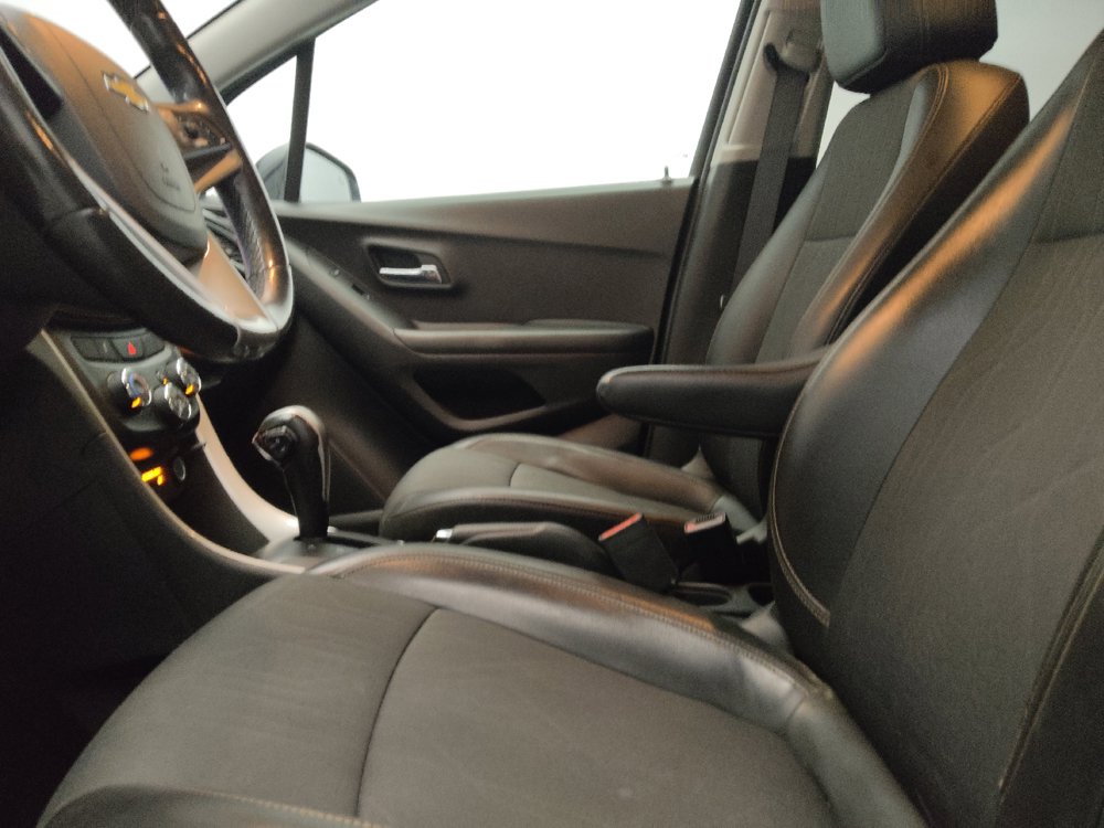 Used 2022 Chevrolet Trax LT w/ Driver Confidence Package AWD/4WD image 17