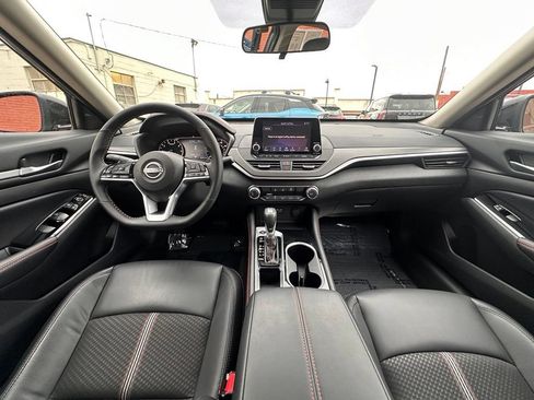 Certified 2025 Nissan Altima 2.5 SR FWD image 18