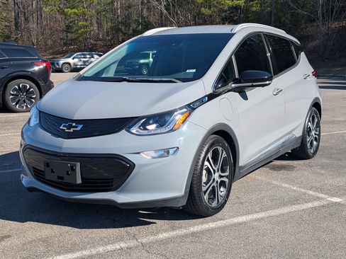 Used 2020 Chevrolet Bolt Premier w/ Infotainment Package image 5