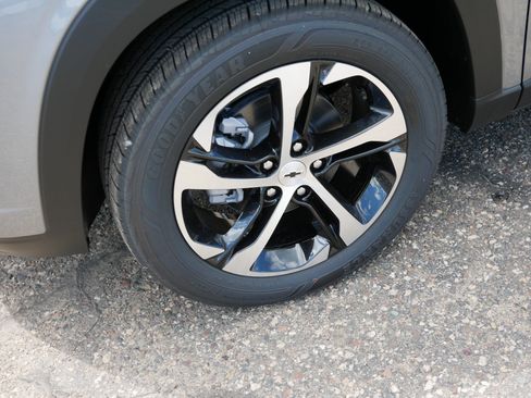 New 2026 Chevrolet Trax RS w/ Sunroof Package FWD image 9