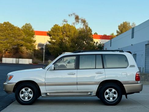 Used 2000 Toyota Land Cruiser w/ Convenience Pkg AWD/4WD image 19