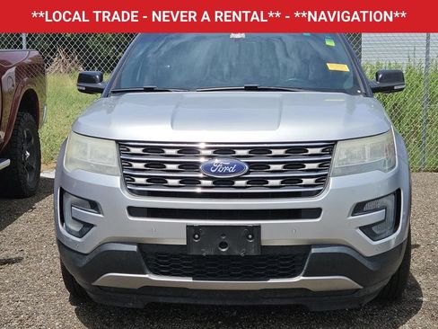 Used 2016 Ford Explorer XLT w/ Equipment Group 202A FWD image 2