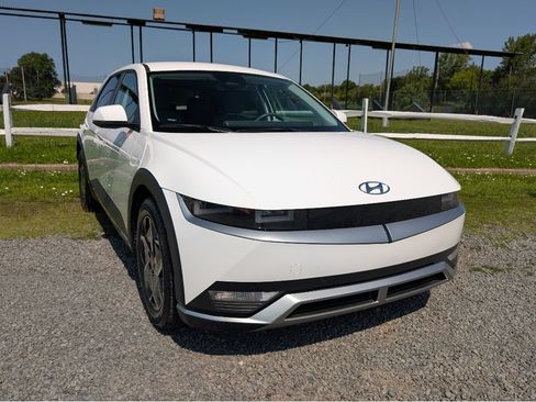 Used 2024 Hyundai Ioniq 5 SEL AWD/4WD image 3