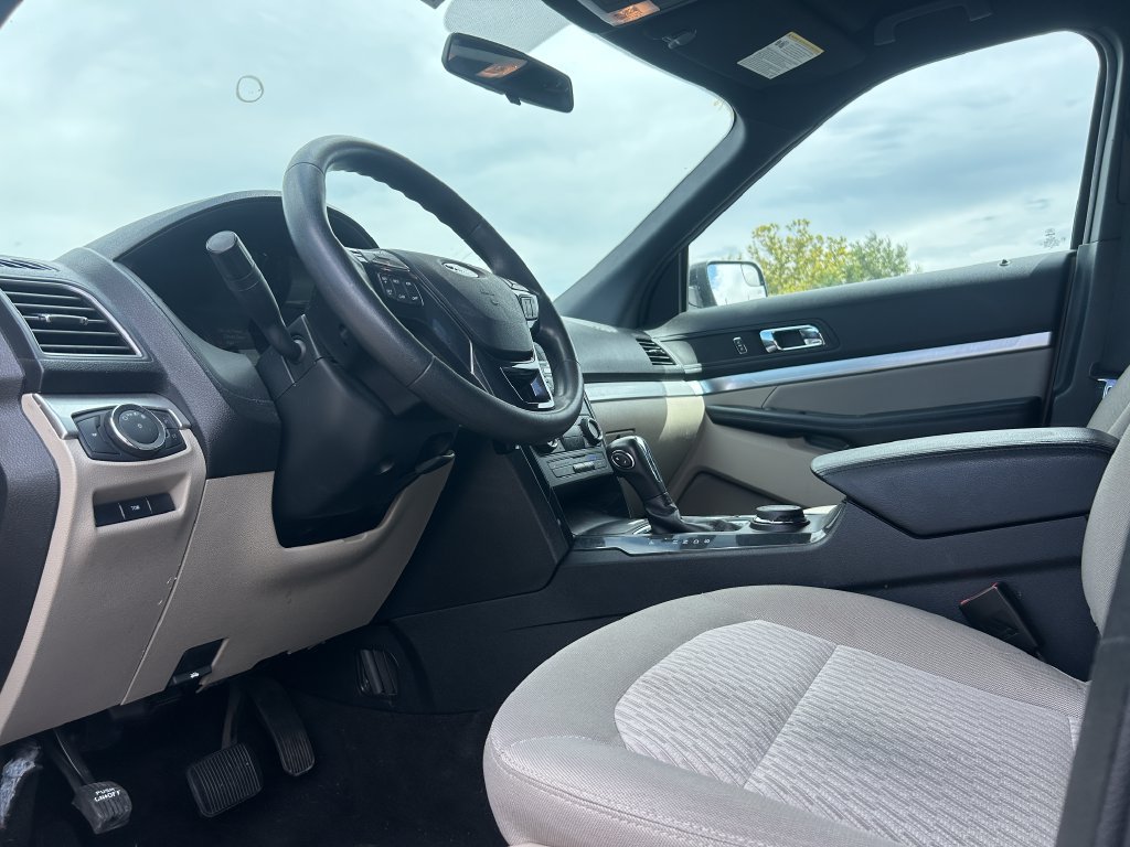 Used 2018 Ford Explorer 4WD w/ Class II Trailer Tow Package image 22