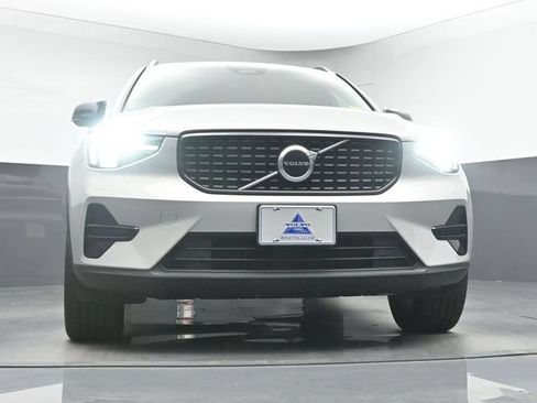 Used 2024 Volvo XC40 B5 Core AWD/4WD image 11