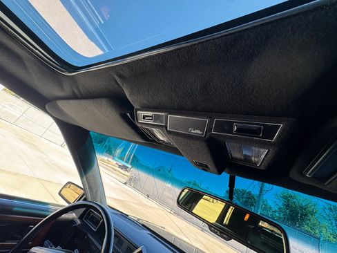 Used 1993 Cadillac Fleetwood image 21