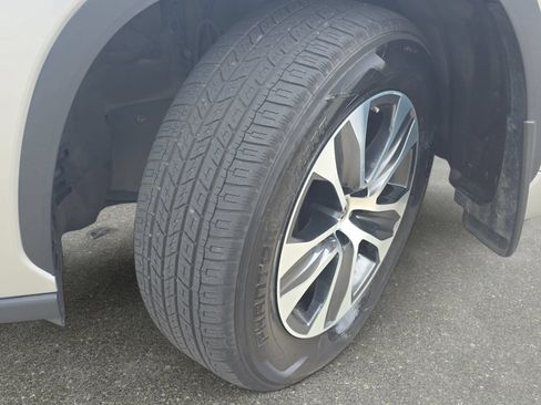Used 2022 Toyota Highlander XLE AWD/4WD image 31