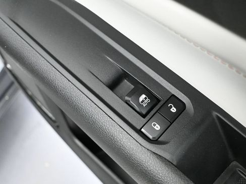 Used 2025 Jeep Compass Limited AWD/4WD image 36