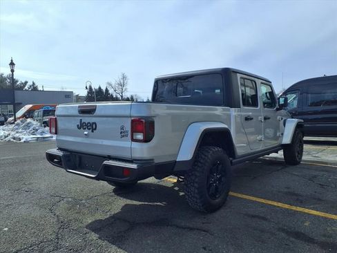 Used 2022 Jeep Gladiator Sport AWD/4WD image 9