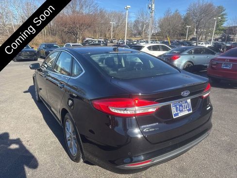 Used 2017 Ford Fusion SE w/ Fusion SE Technology Package image 7